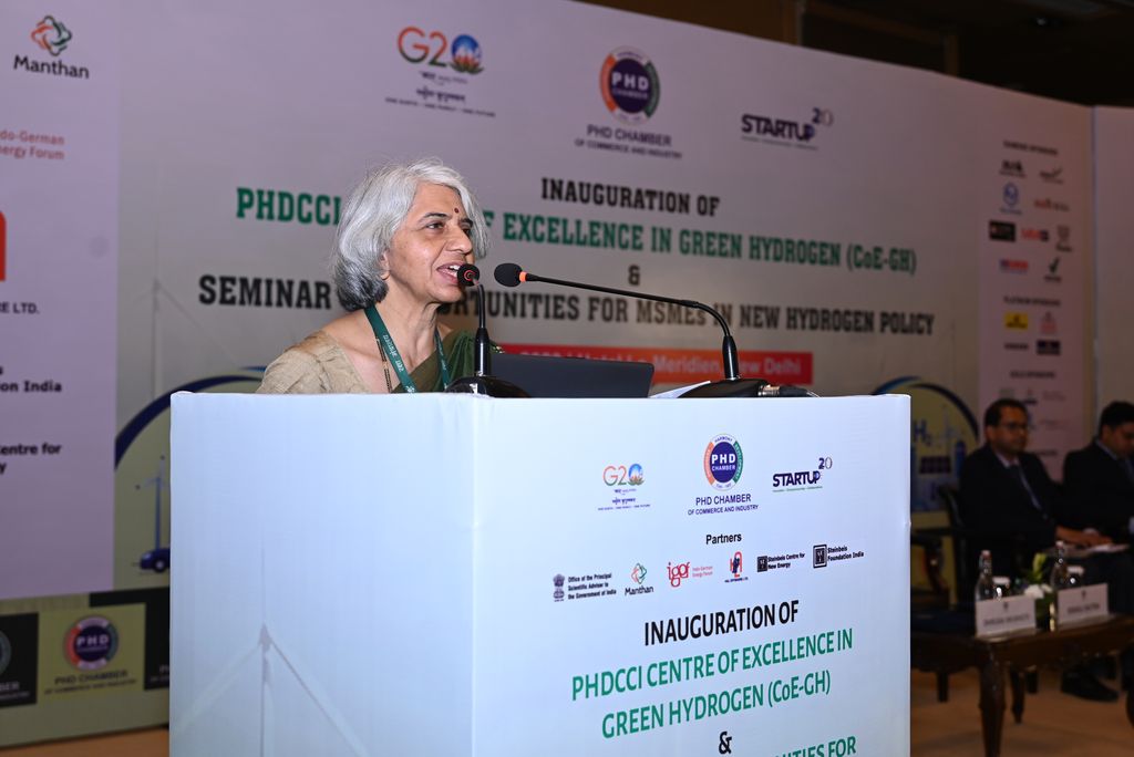 Prof. Dr. Chitra Rajagopal, Centre of Excellence, IIT Delhi, spoke to the participants about the importance of hydrogen safety and practices.